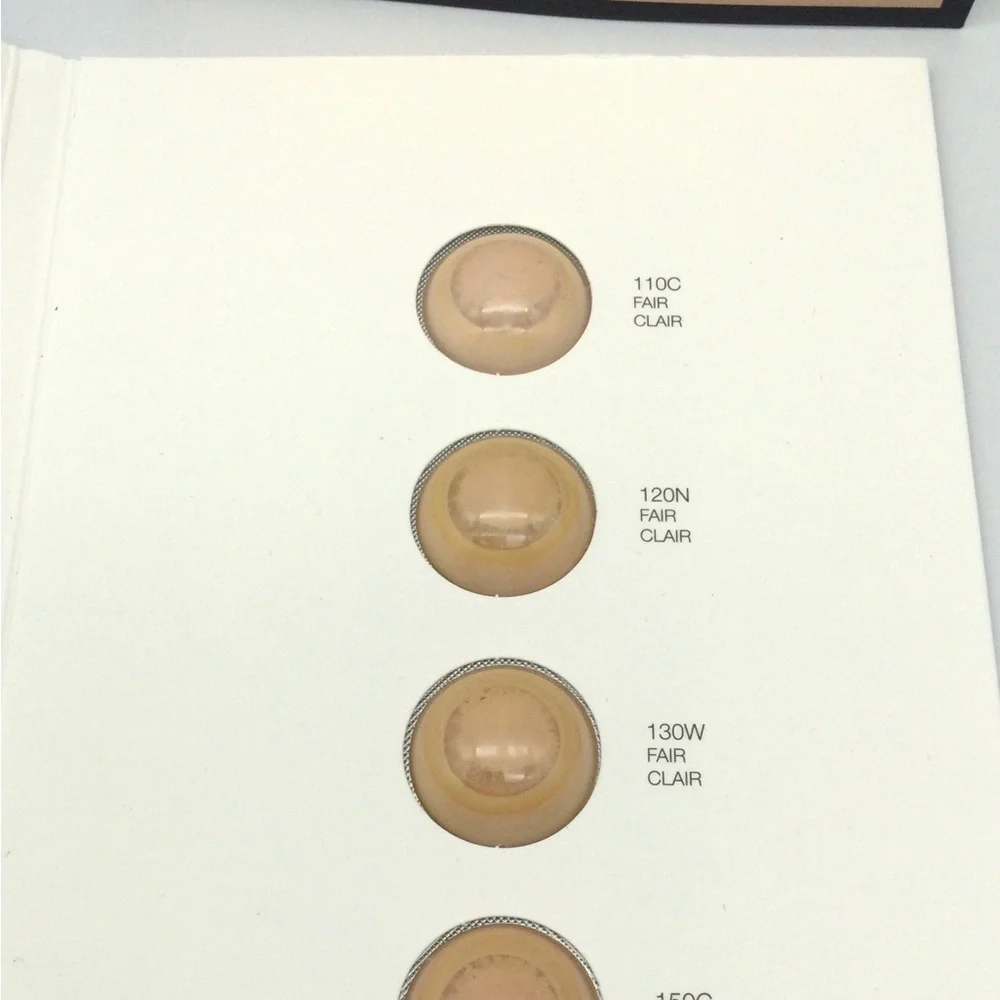 Gucci foundation sample card . New 2 pk bundle